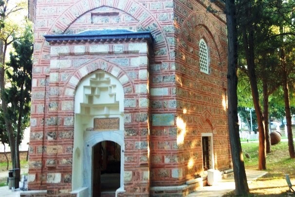 hüma hatun türbesi